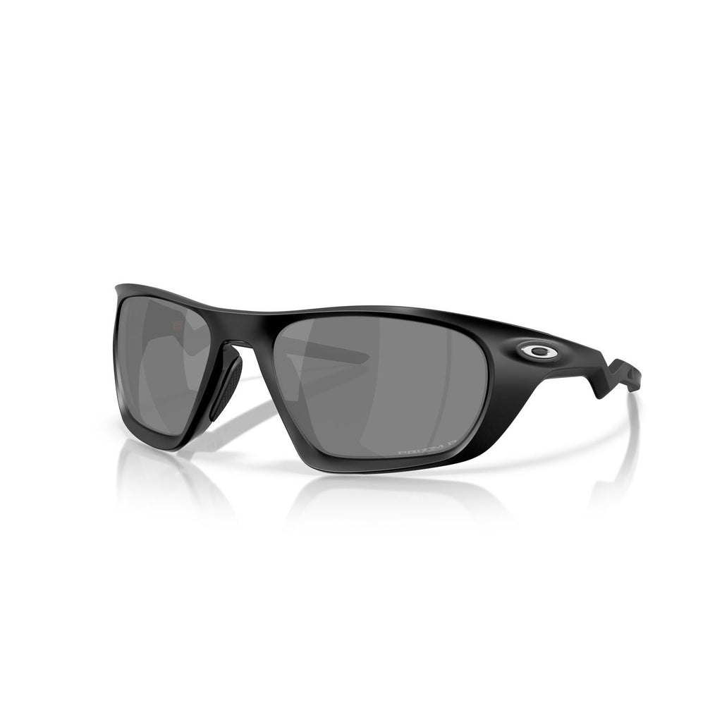 SUNGLASSES OAKLEY MODEL 9431 COLOR 943101 ANGLED VIEW