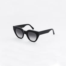 Load image into Gallery viewer, sunglasses MONOKEL model HILMA color BLACK
