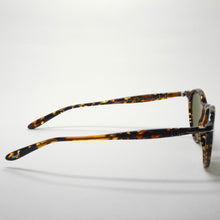 Load image into Gallery viewer, sunglasses persol 3092 9060/4E size 50 side view

