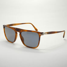 Load image into Gallery viewer, sunglasses persol 3225 96/56 size 56 angled view
