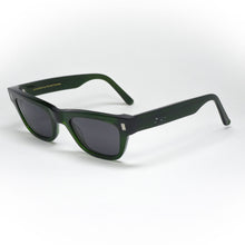 Load image into Gallery viewer, sunglasses monokel model aki color bottle green angled view
