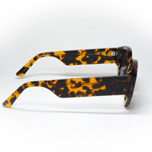 Load image into Gallery viewer, sunglasses monokel model polly color havana side view
