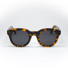 Load image into Gallery viewer, sunglasses monokel model shiro color havana front view
