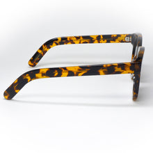 Load image into Gallery viewer, sunglasses monokel model shiro color havana side view

