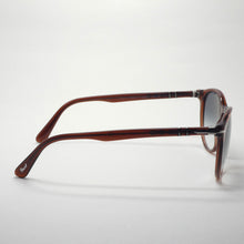 Load image into Gallery viewer, sunglasses persol 3152 9082/3f size 52 side view
