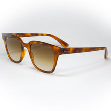 Load image into Gallery viewer, sunglasses ray ban rb 4323 color 6475/51 angled view
